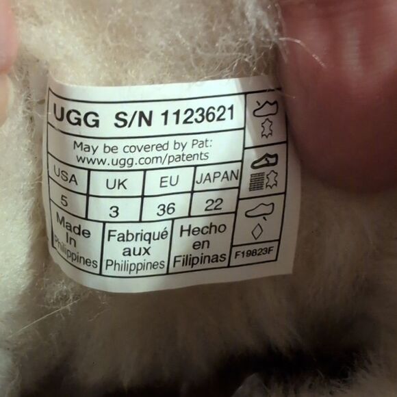 UGG Mini Bailey Logo Strap size Women's 5/Kids 3.5 Low Rise Boots, NEW in Box - Picture 2 of 9